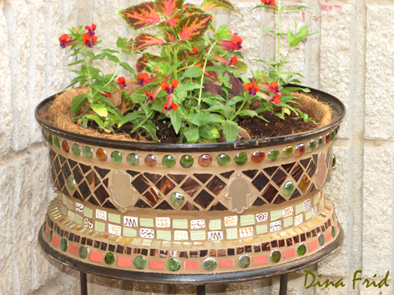 15 Creative DIY Mosaic Projects That Will Bring Some Color To Your Garden