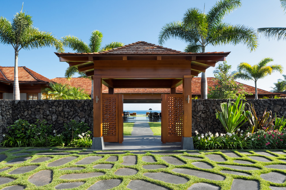 16 Amazing Tropical Entry Way Designs That Simply Invite You Over