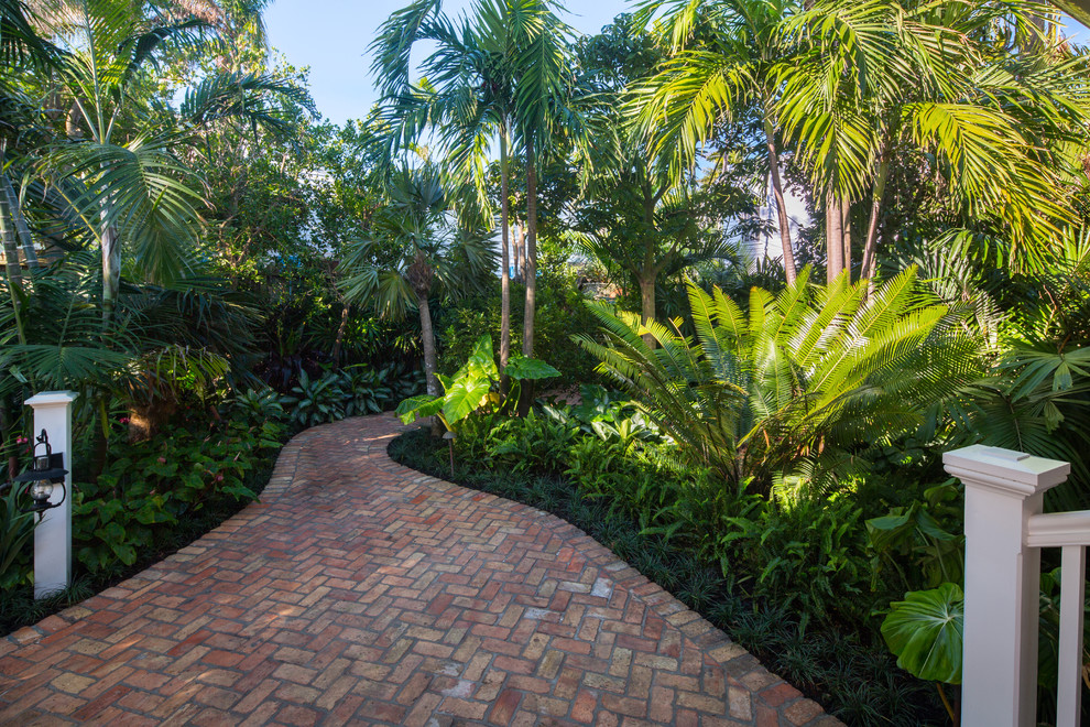 16 Beautiful Tropical Landscape Designs For Your Perfect Garden