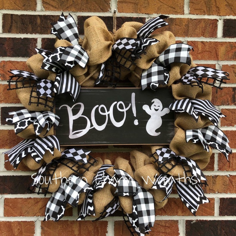 16 Super Fun and Scary Handmade Halloween Wreath Designs To Consider
