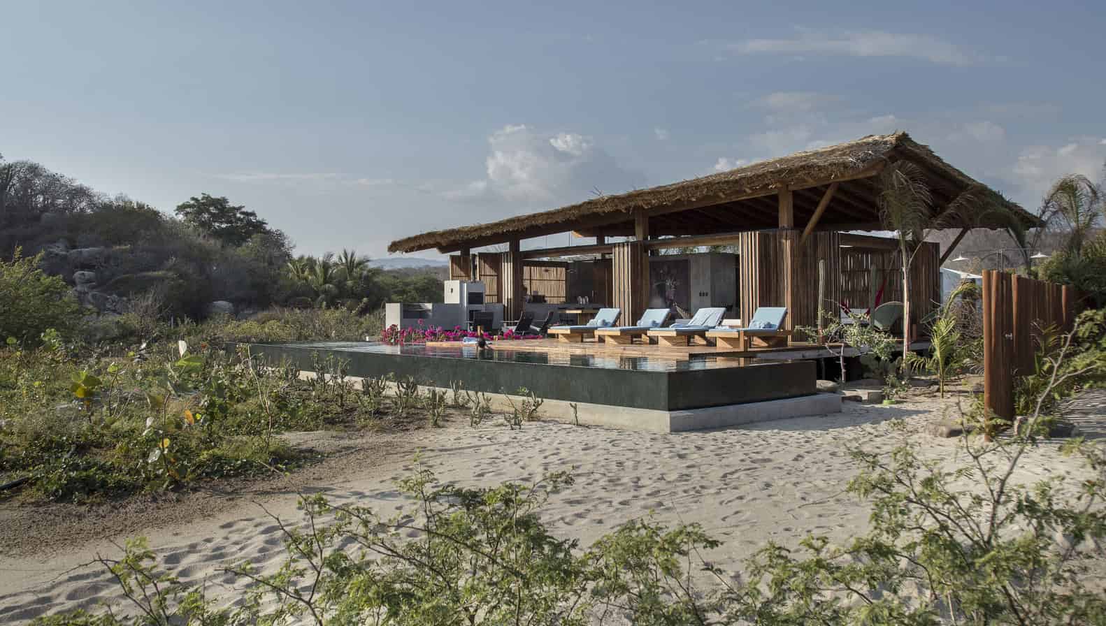 Altanera House by Taller Alberto Calleja in Puerto Escondido, Mexico Altanera House by Taller Alberto Calleja in Puerto Escondido, Mexico