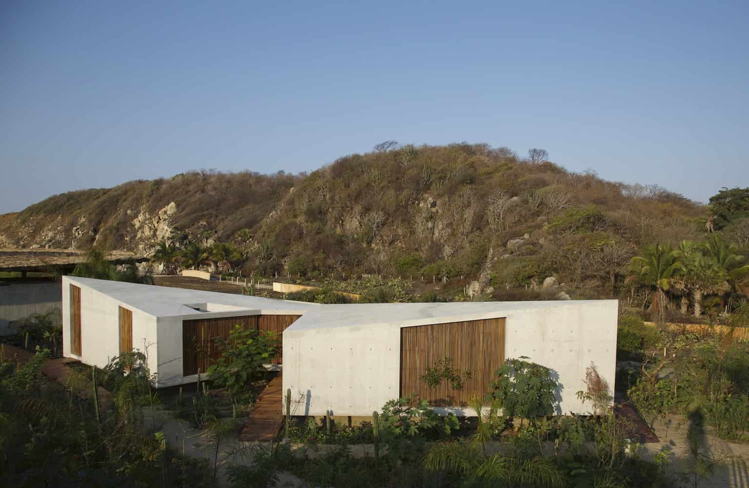 Altanera House by Taller Alberto Calleja in Puerto Escondido, Mexico Altanera House by Taller Alberto Calleja in Puerto Escondido, Mexico