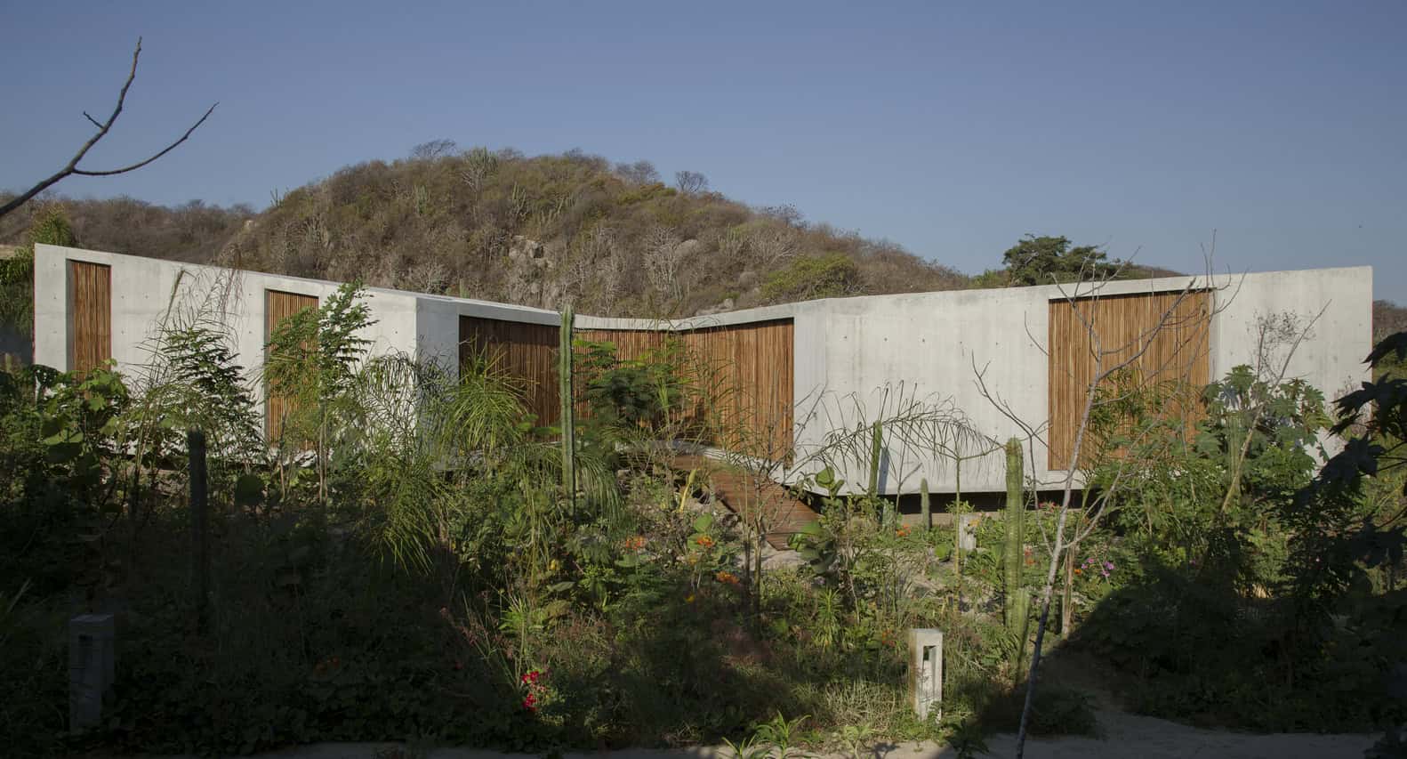 Altanera House by Taller Alberto Calleja in Puerto Escondido, Mexico Altanera House by Taller Alberto Calleja in Puerto Escondido, Mexico