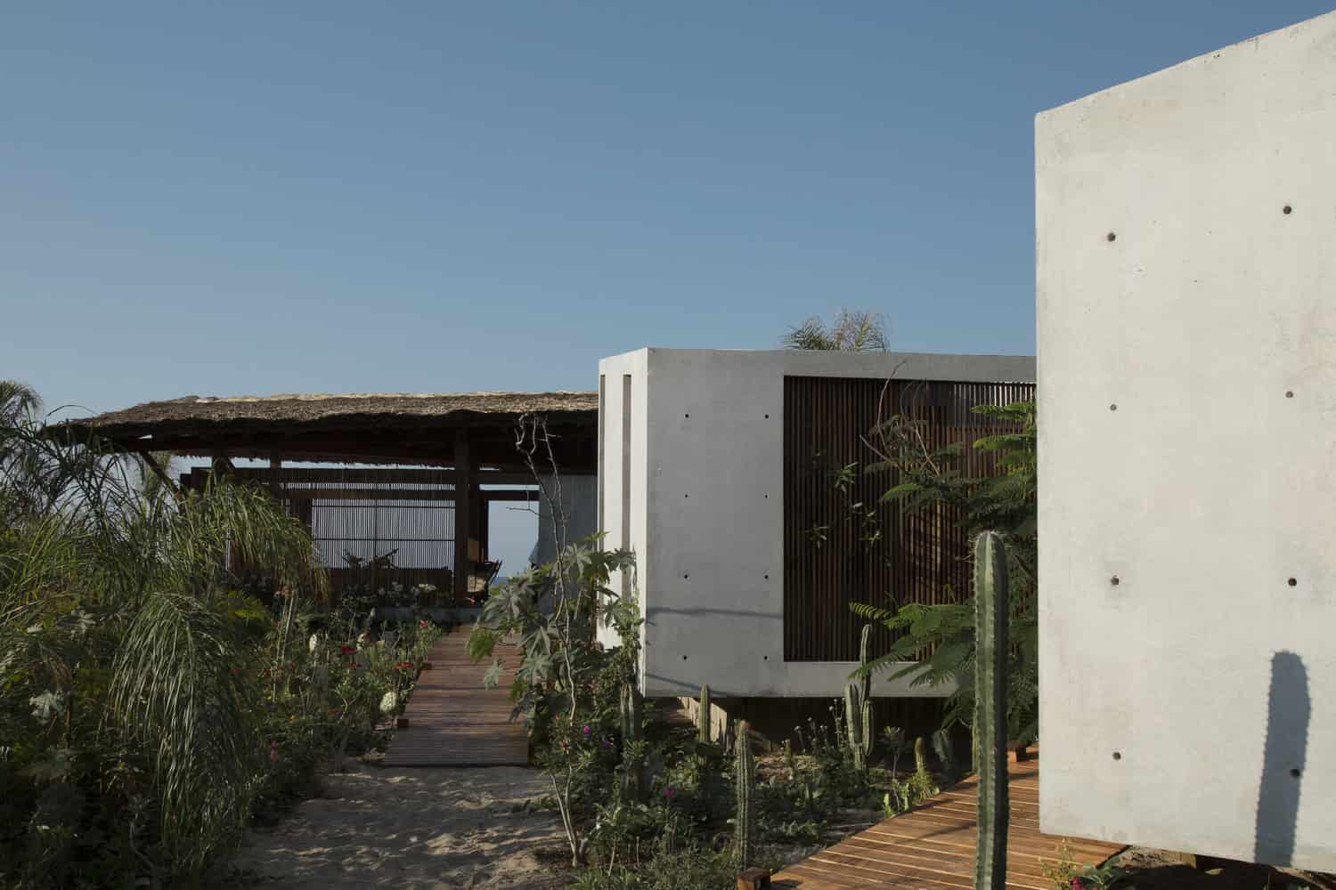 Altanera House by Taller Alberto Calleja in Puerto Escondido, Mexico Altanera House by Taller Alberto Calleja in Puerto Escondido, Mexico