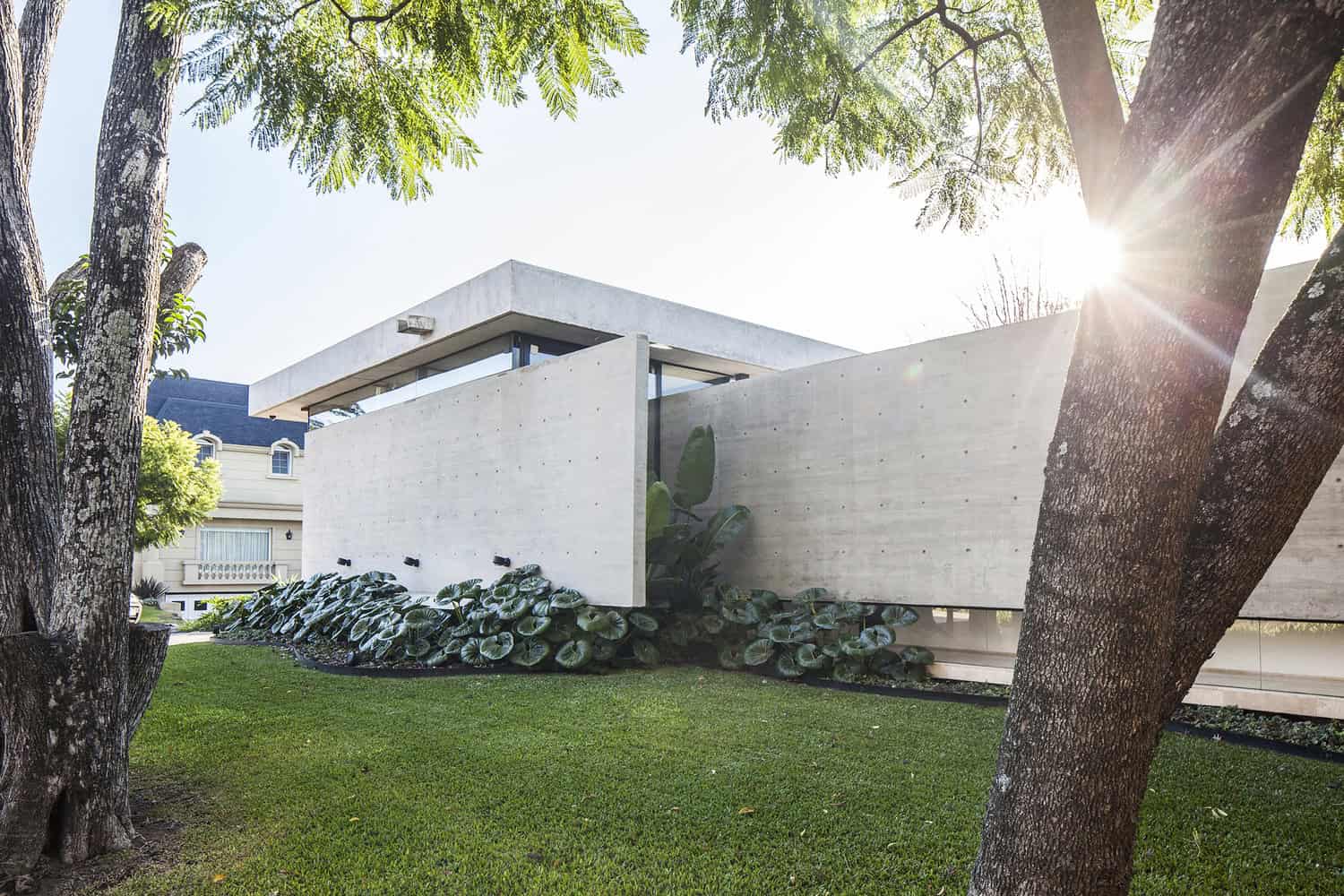 BT House indoor–outdoor living Indoor–outdoor living at BT House with sliding partitions and deep overhangs