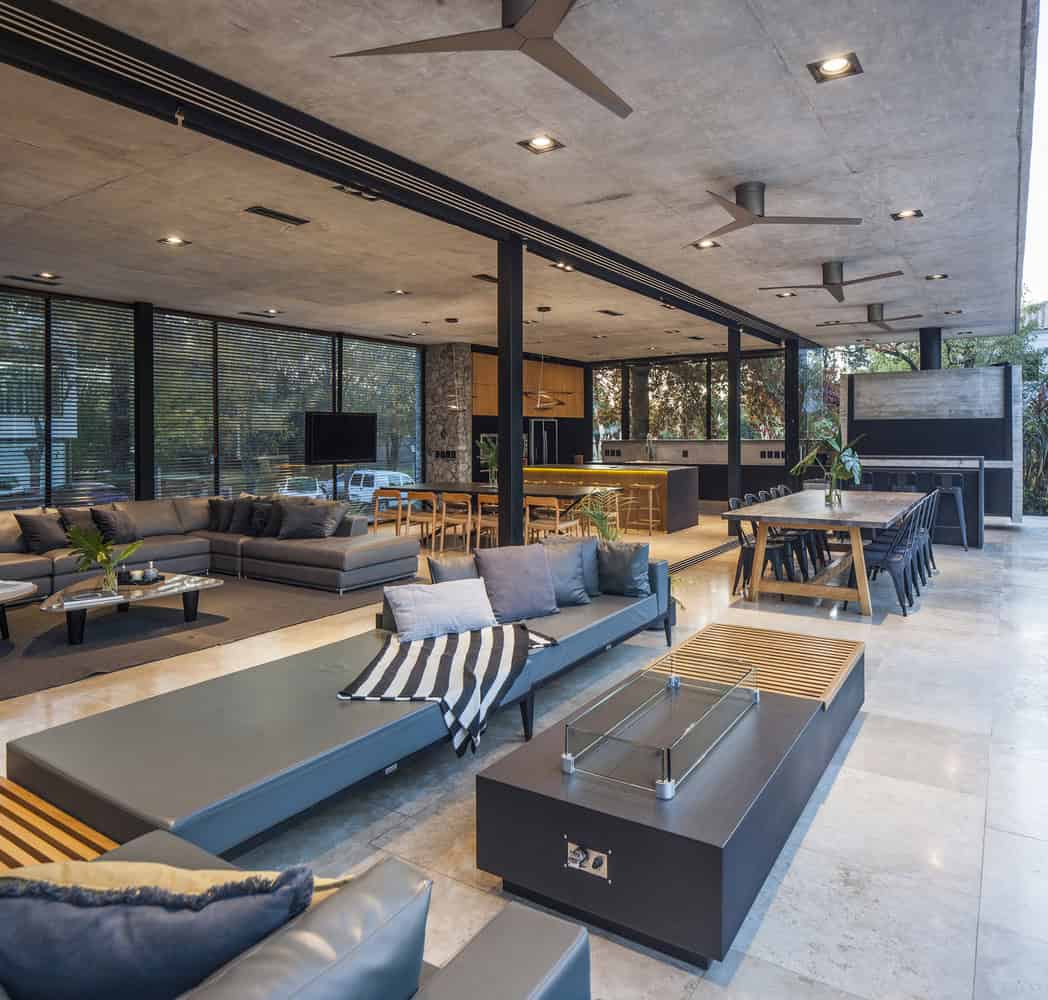 BT House protected corner and screened façade Protected corner condition of BT House with screened façade and concrete frame