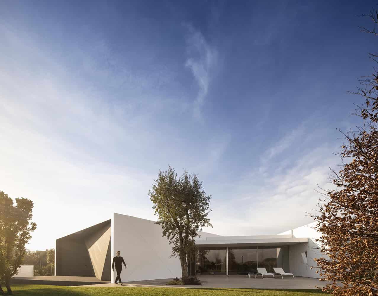 Diamond Tree by 3ndy Studio in Ponzano, Italy Diamond Tree by 3ndy Studio in Ponzano, Italy