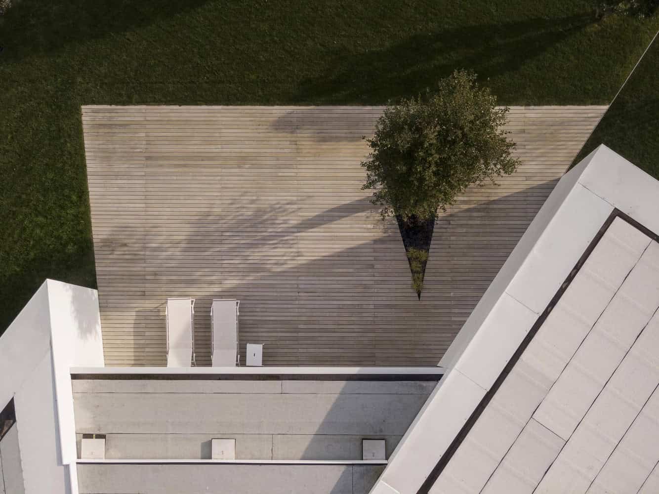 Diamond Tree by 3ndy Studio in Ponzano, Italy Diamond Tree by 3ndy Studio in Ponzano, Italy