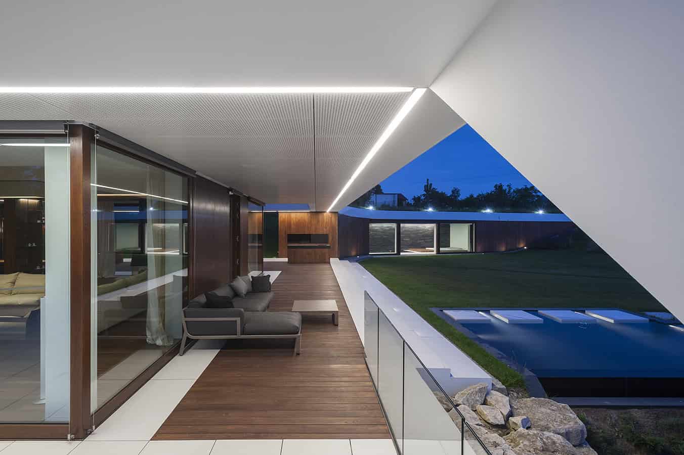 Edge House by Mobius Architects in Krakow, Poland Edge House by Mobius Architects in Krakow, Poland