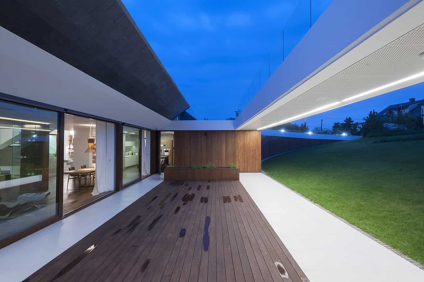 Edge House by Mobius Architects in Krakow, Poland Edge House by Mobius Architects in Krakow, Poland