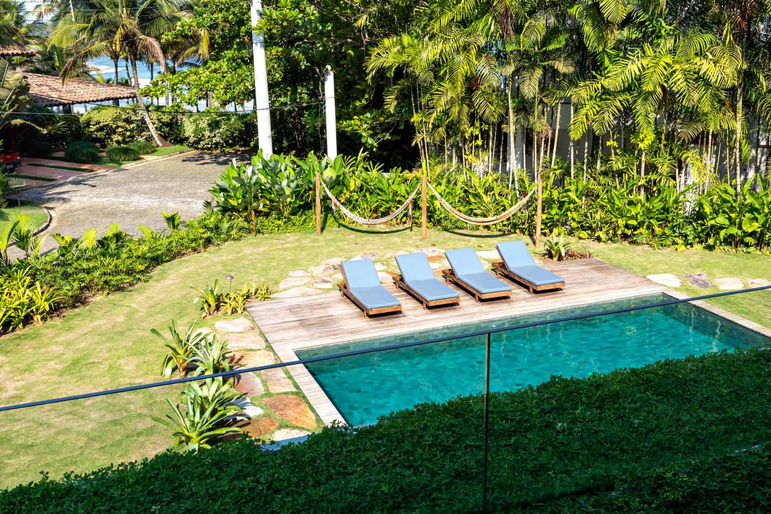 IP 01 House by Studio Gabriel Garbin Arquitetura in Guaruja, Brazil