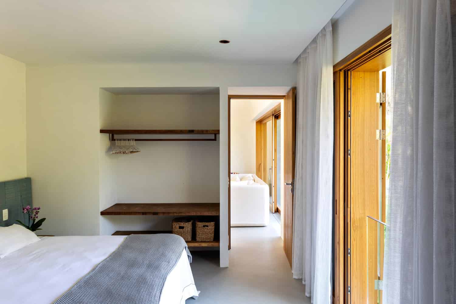 IP 01 House by Studio Gabriel Garbin Arquitetura in Guaruja, Brazil