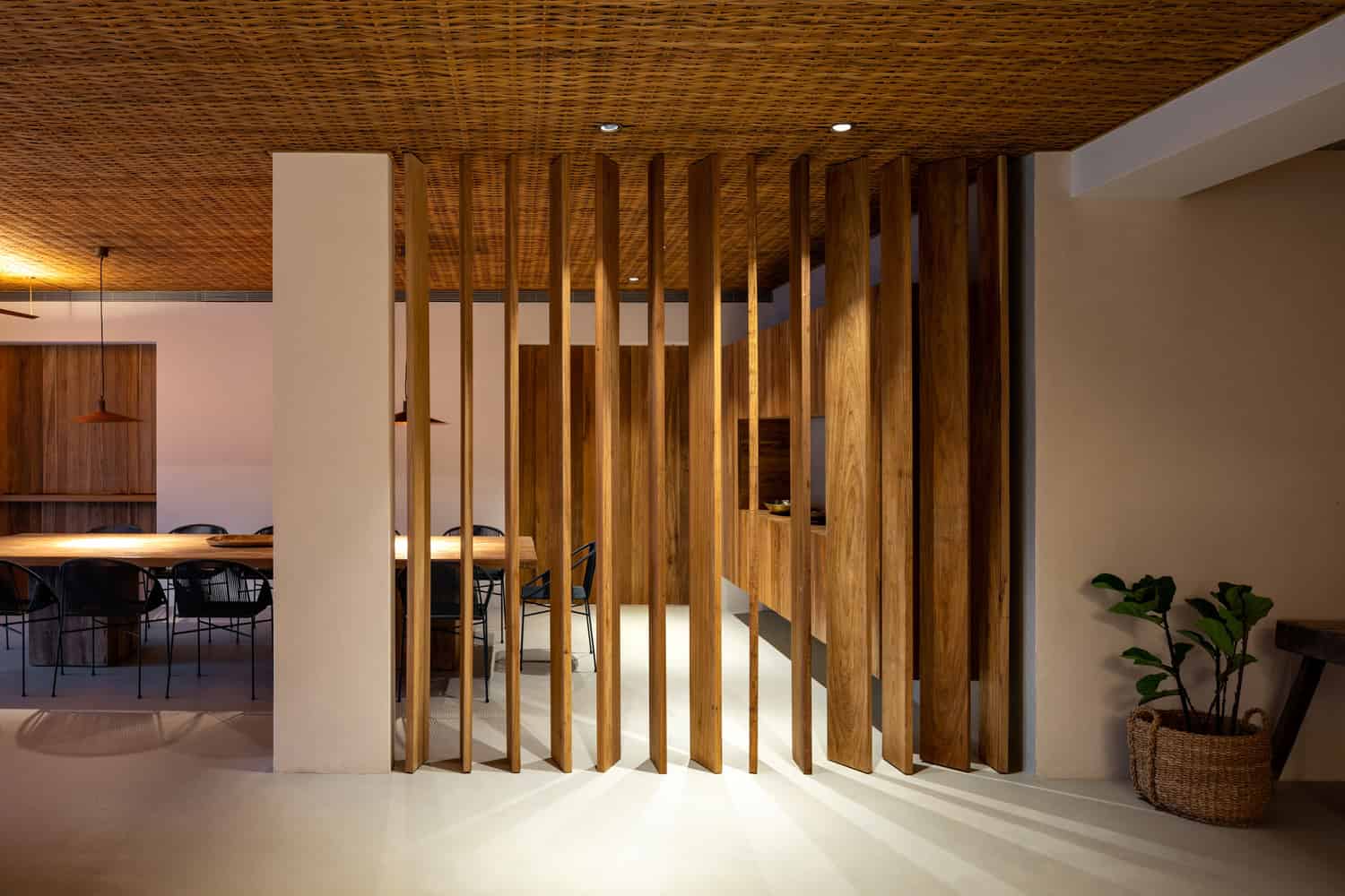 IP 01 House by Studio Gabriel Garbin Arquitetura in Guaruja, Brazil