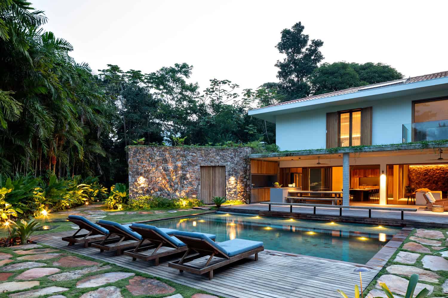 IP 01 House by Studio Gabriel Garbin Arquitetura in Guaruja, Brazil