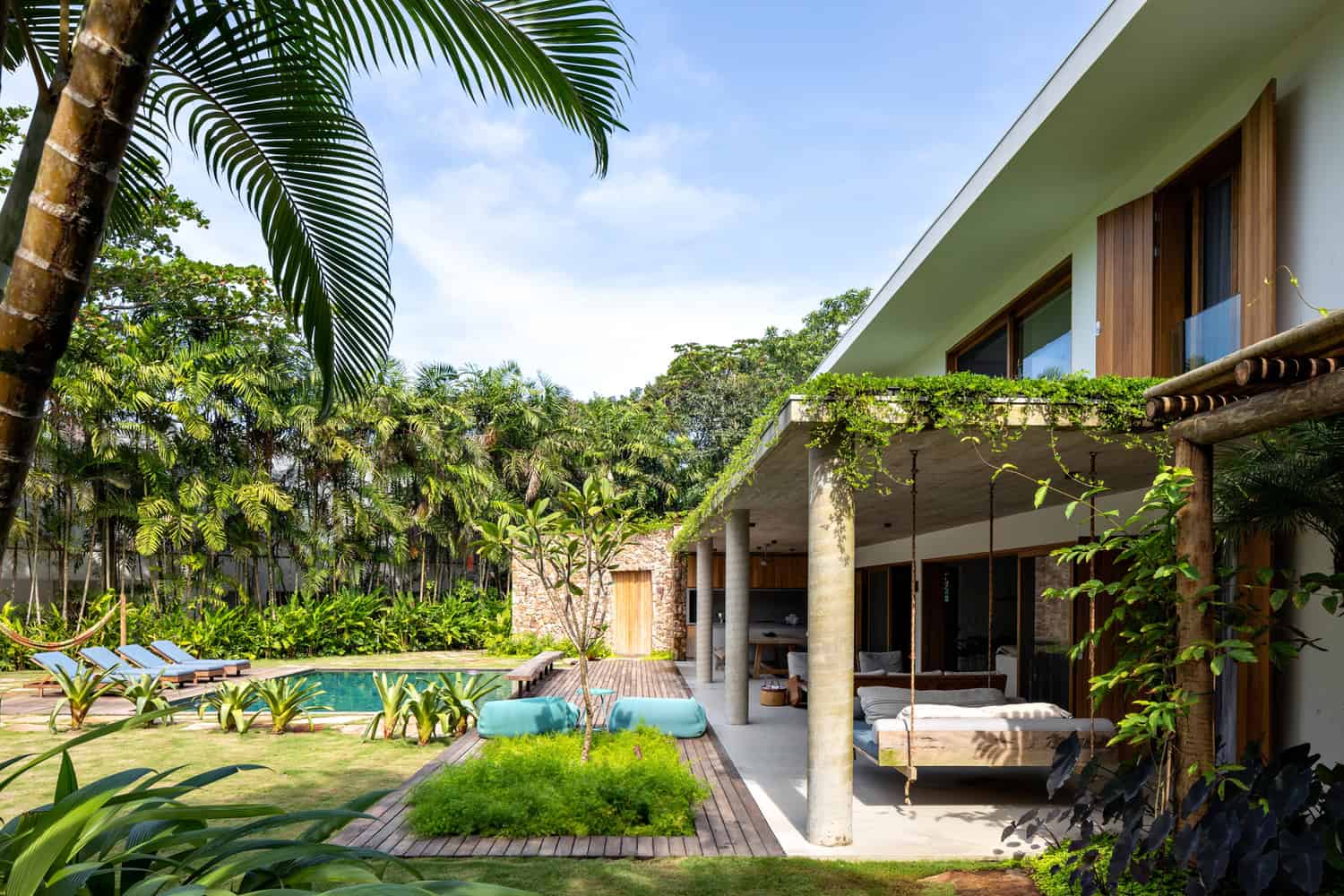 IP 01 House by Studio Gabriel Garbin Arquitetura in Guaruja, Brazil