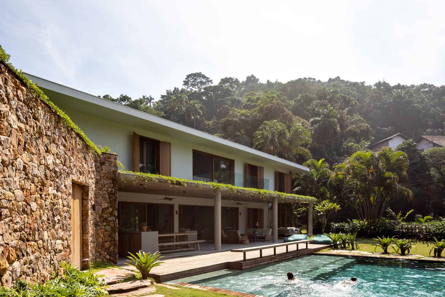 IP 01 House by Studio Gabriel Garbin Arquitetura in Guaruja, Brazil