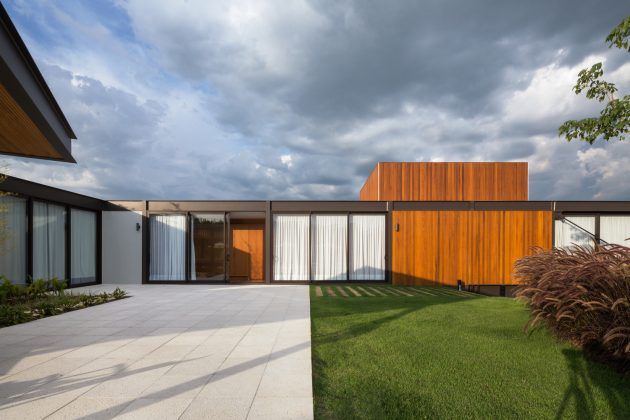 Pindaibeiras Residence by Pablo Lanza Arquitetura + André Scarpa in Brazil