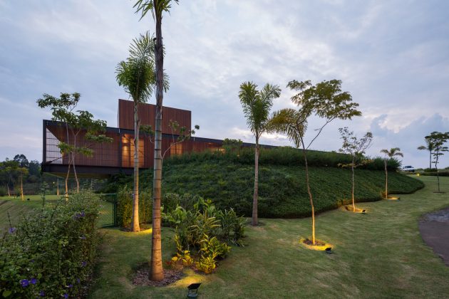 Pindaibeiras Residence by Pablo Lanza Arquitetura + André Scarpa in Brazil