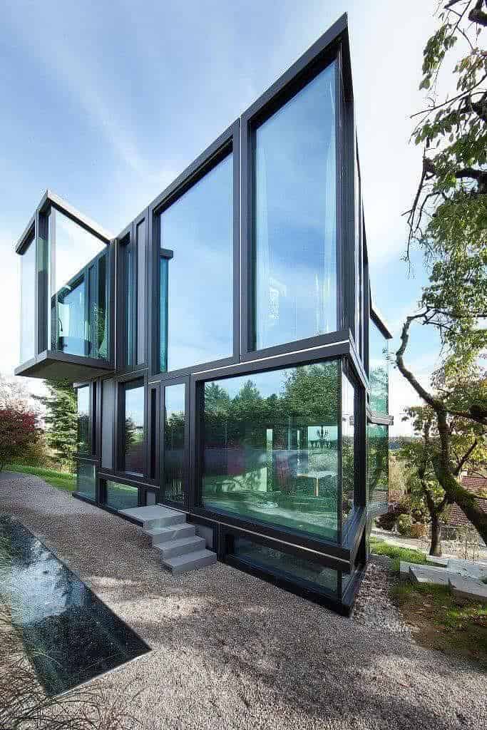 1. House of Metal Structure and Facade of Green Glass 1. House of Metal Structure and Facade of Green Glass