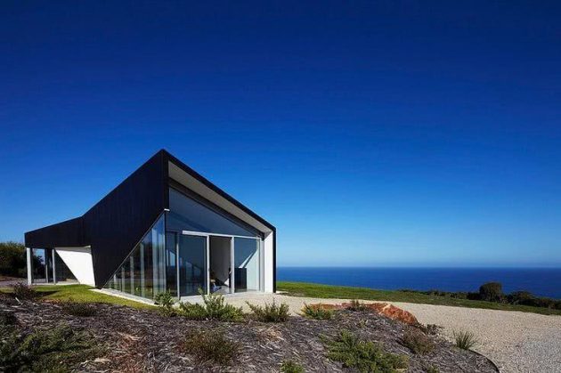 10 Marvelous Facades of Houses with Glass