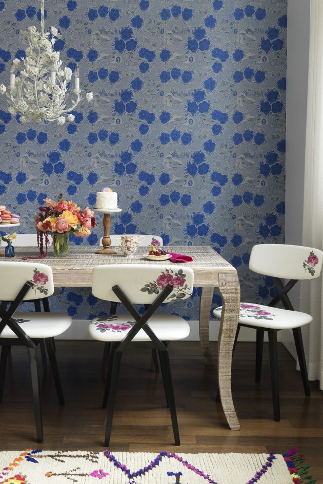 10 Eye-Catching Dining Rooms with Wonderful Floral Wallpaper