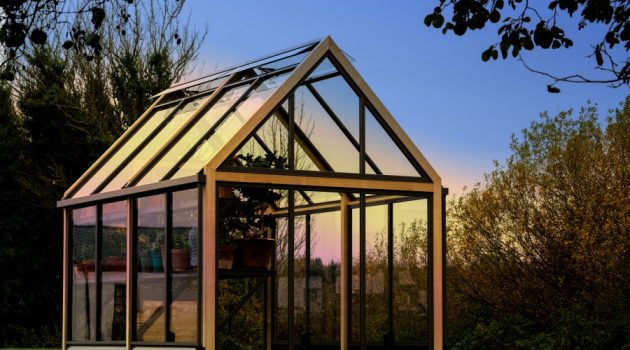 How to Keep Gardening Year-Round With a Greenhouse