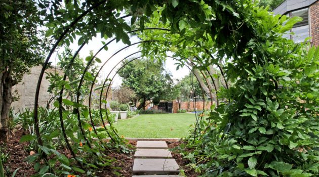 17 Spectacular Eclectic Landscape Designs You’re Going To Admire