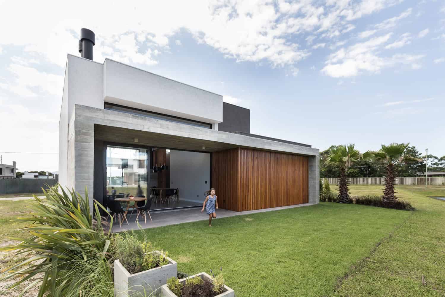 C5 House by Martin Arquitetura + Engenharia in Capao da Canoa, Brazil C5 House by Martin Arquitetura + Engenharia in Capao da Canoa, Brazil