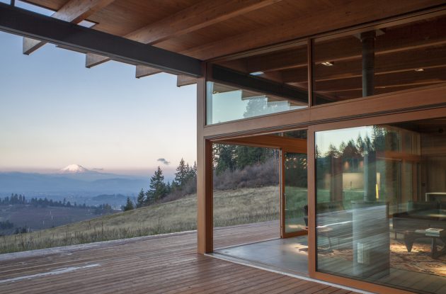 Hood River Residence by Scott | Edwards Architecture in Oregon, USA