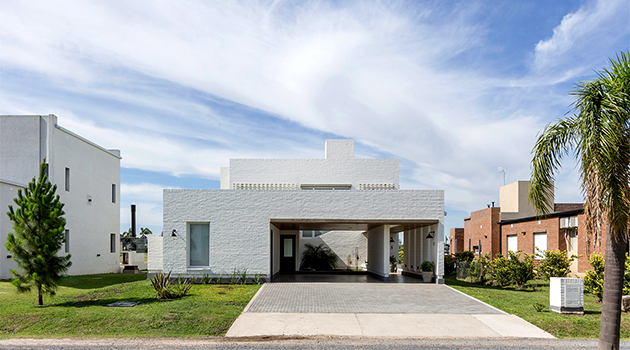House Patio by ARRILLAGA PAROLA Arquitectos in Santa Fe, Argentina