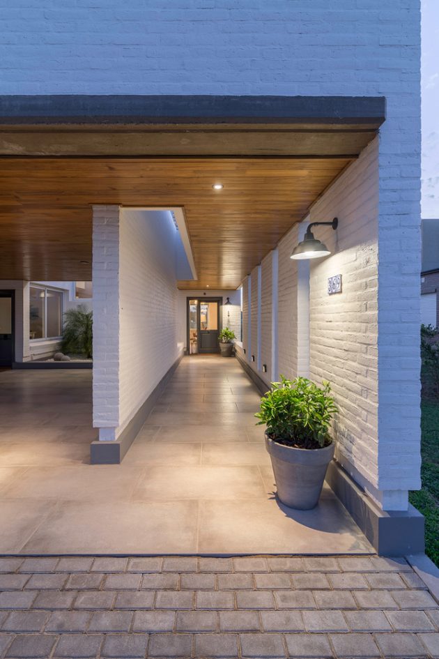 House Patio by ARRILLAGA PAROLA Arquitectos in Santa Fe, Argentina