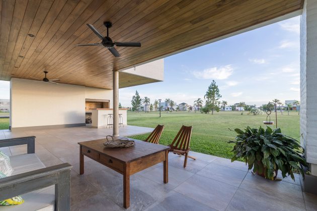 House Patio by ARRILLAGA PAROLA Arquitectos in Santa Fe, Argentina