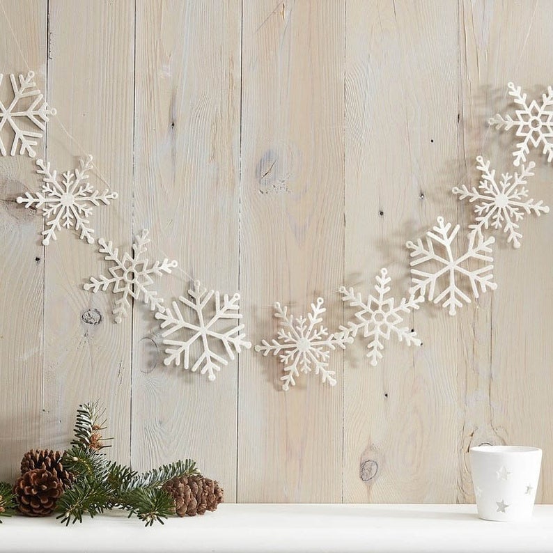 15 Cute Winter Garland Designs To Prepare For The Season