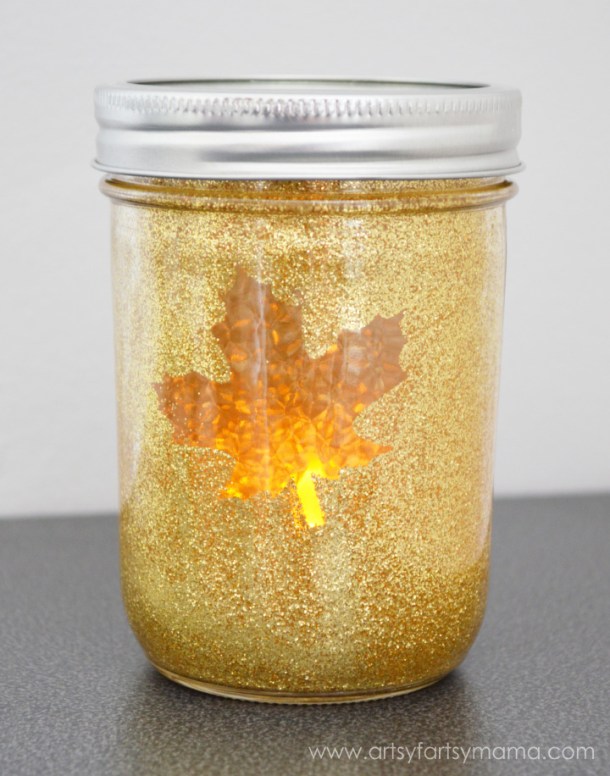 15 Easy DIY Mason Jar Projects You Still Have Time To Craft This Fall