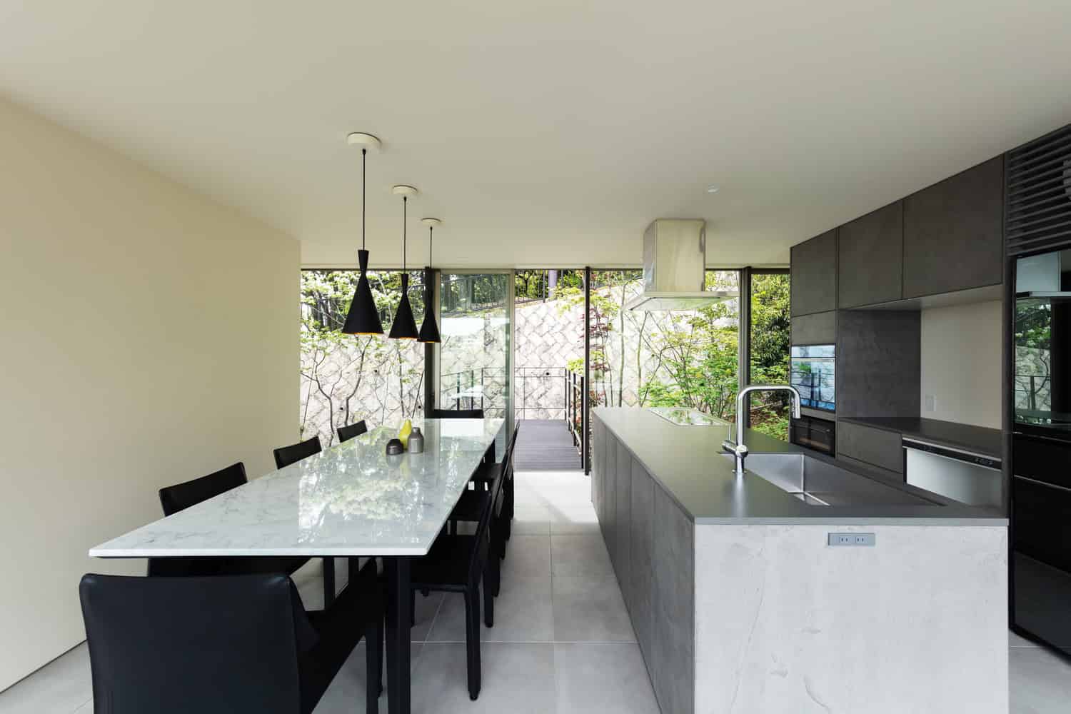 Axis House by T-Square Design Associates in Kobe, Japan Axis House by T-Square Design Associates in Kobe, Japan