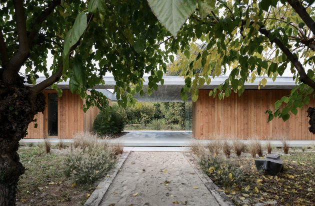 Countryside Villa by MIDE Architects in Montebelluna, Italy