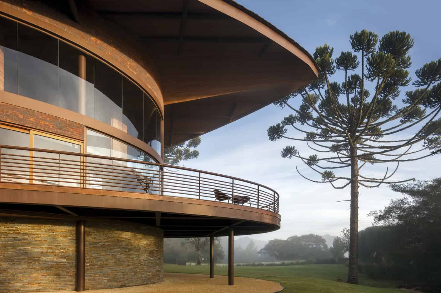 Pinhão House by Mareines Arquitetura: An Organic Luxury Villa Among Brazil’s Mountains