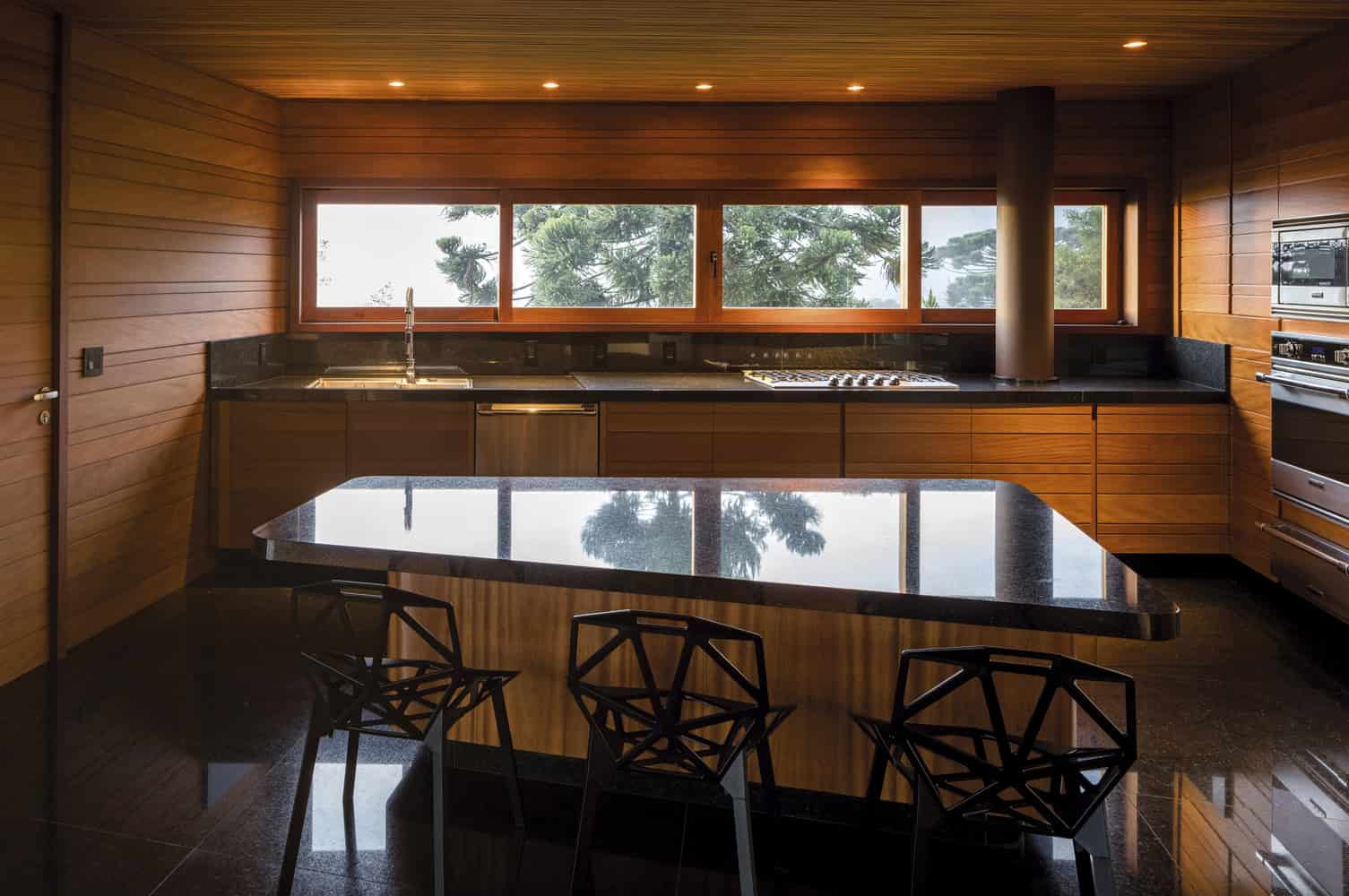 Pinhão House by Mareines Arquitetura: An Organic Luxury Villa Among Brazil’s Mountains