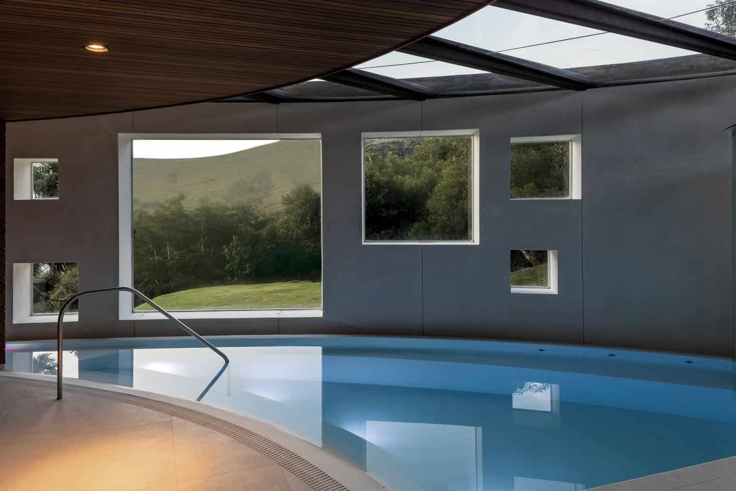 Pinhão House by Mareines Arquitetura: An Organic Luxury Villa Among Brazil’s Mountains