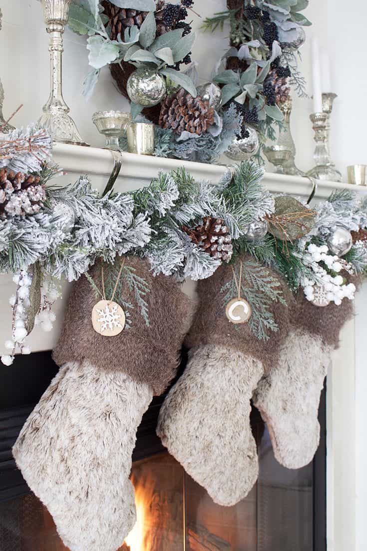 9 Stunning Christmas Mantel Decor Ideas 9 Stunning Christmas Mantel Decor Ideas