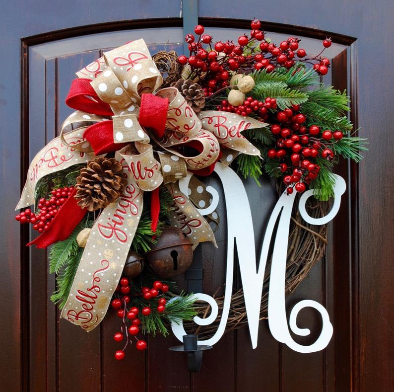 15 Engaging Christmas Wreath Designs That Will Happily Greet You