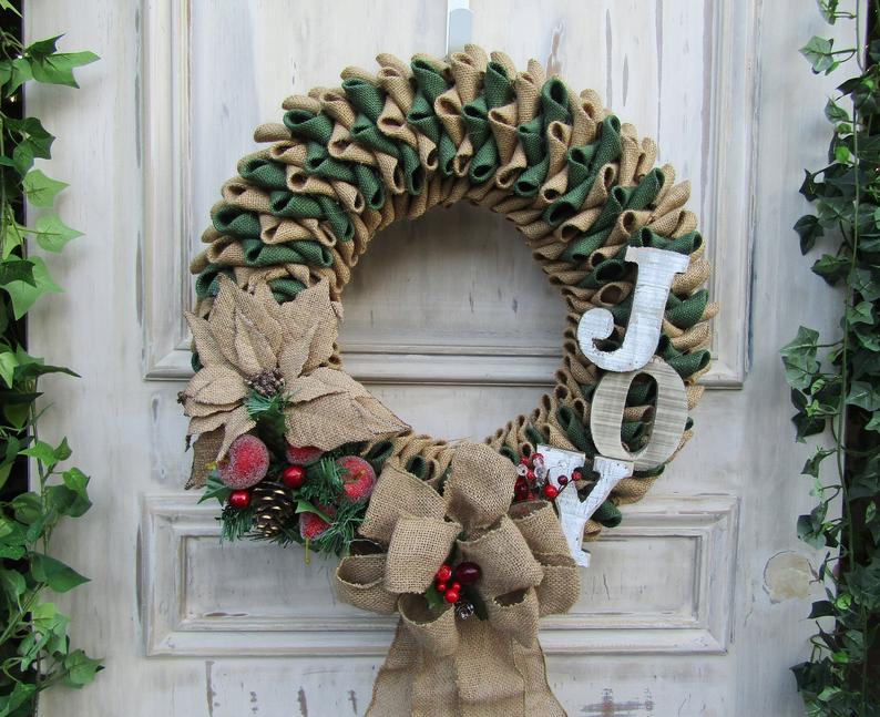 15 Engaging Christmas Wreath Designs That Will Happily Greet You