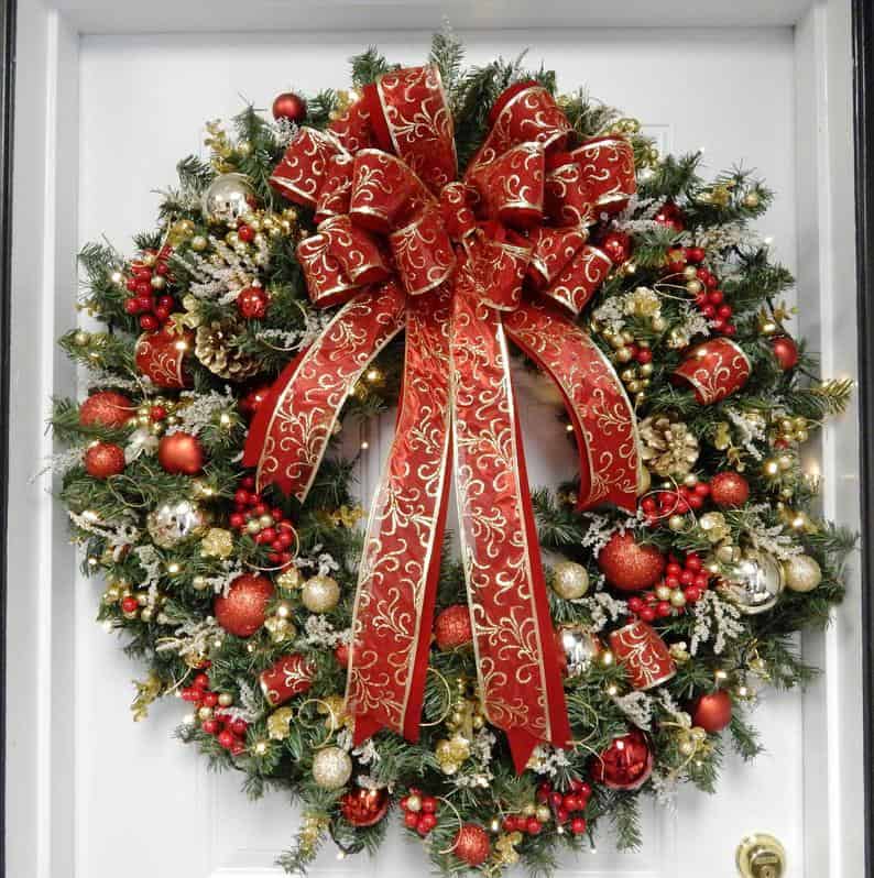 15 Super Cute Christmas Wreath Designs You'll Love To Hang