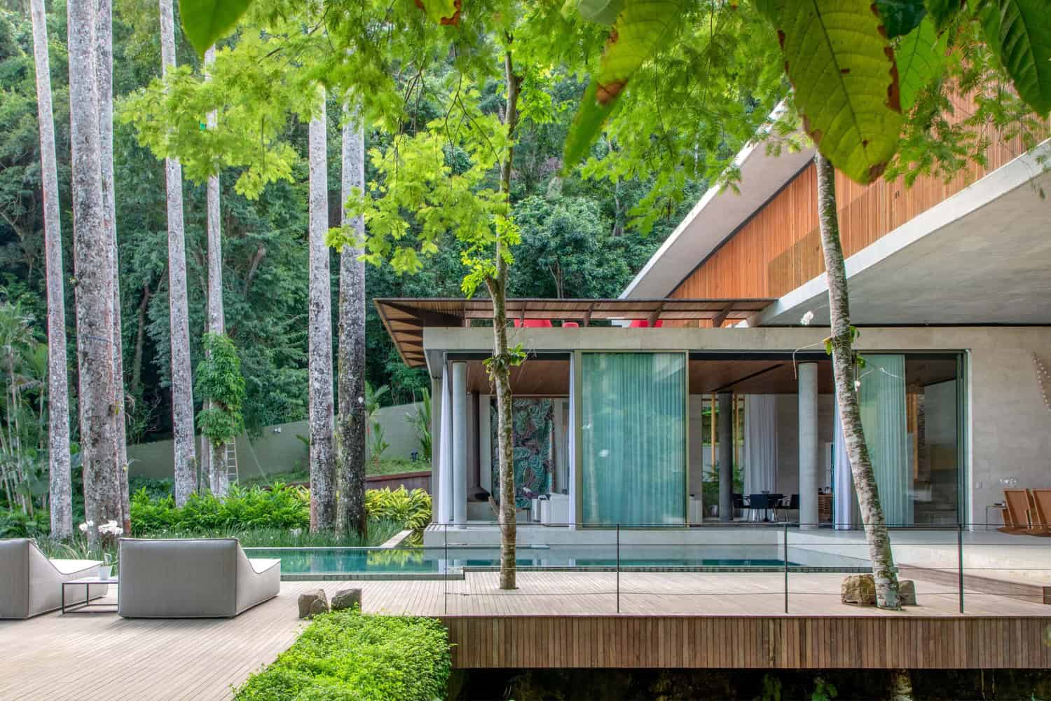 Capuri House by Sergio Conde Caldas Arquitetura in Sao Conrado, Brazil Capuri House by Sergio Conde Caldas Arquitetura in Sao Conrado, Brazil