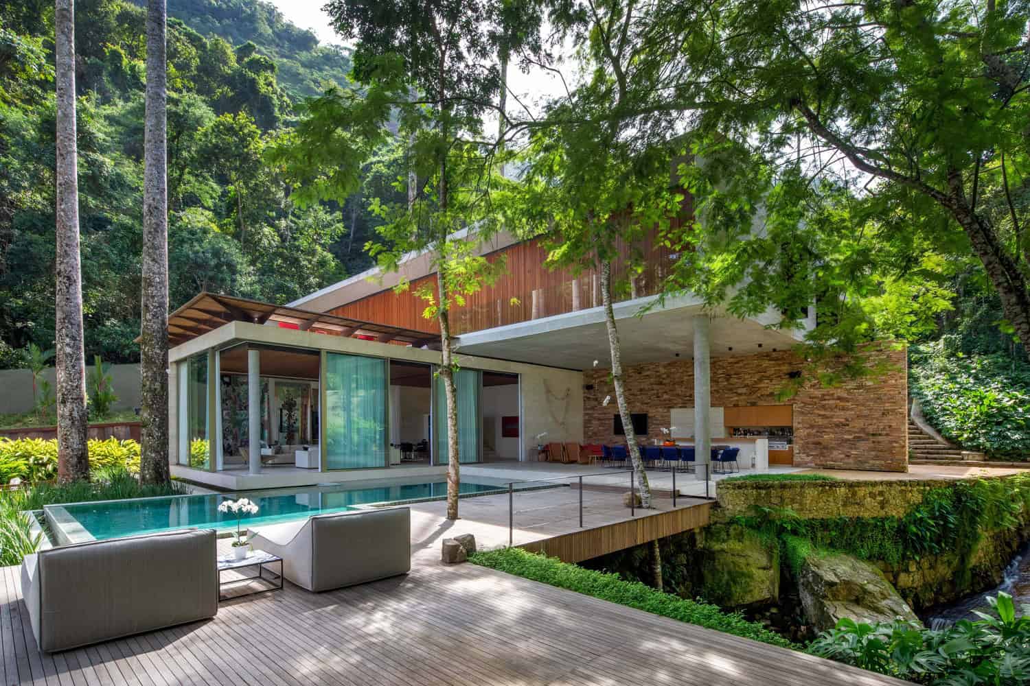 Capuri House by Sergio Conde Caldas Arquitetura in Sao Conrado, Brazil Capuri House by Sergio Conde Caldas Arquitetura in Sao Conrado, Brazil
