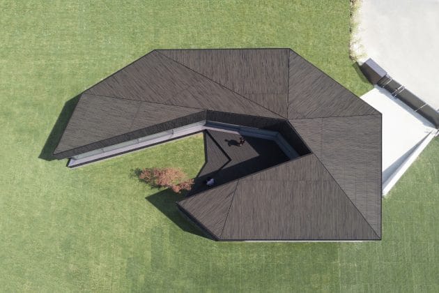 Claw House by Botticini + Facchinelli ARW in Cremignane, Italy