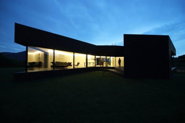 Claw House by Botticini + Facchinelli ARW in Cremignane, Italy
