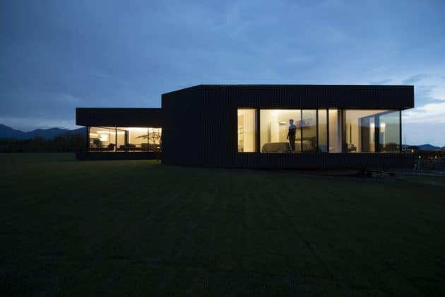 Claw House by Botticini + Facchinelli ARW in Cremignane, Italy