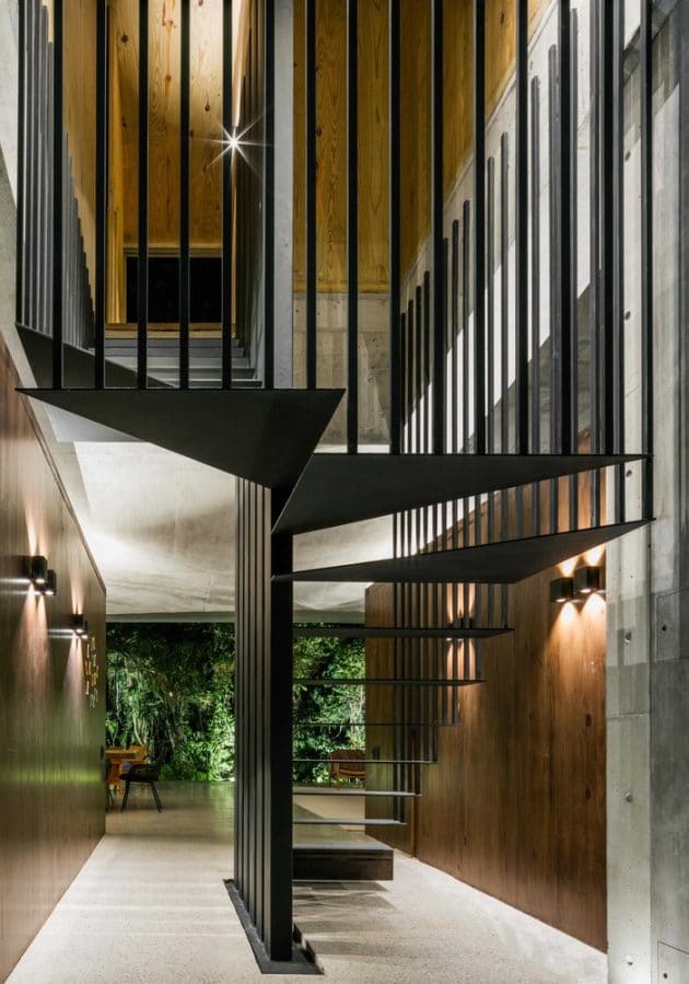 Itamambuca House by Gui Mattos in Brazil