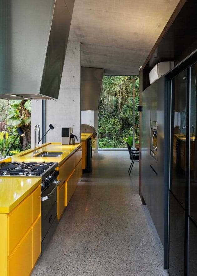 Itamambuca House by Gui Mattos in Brazil
